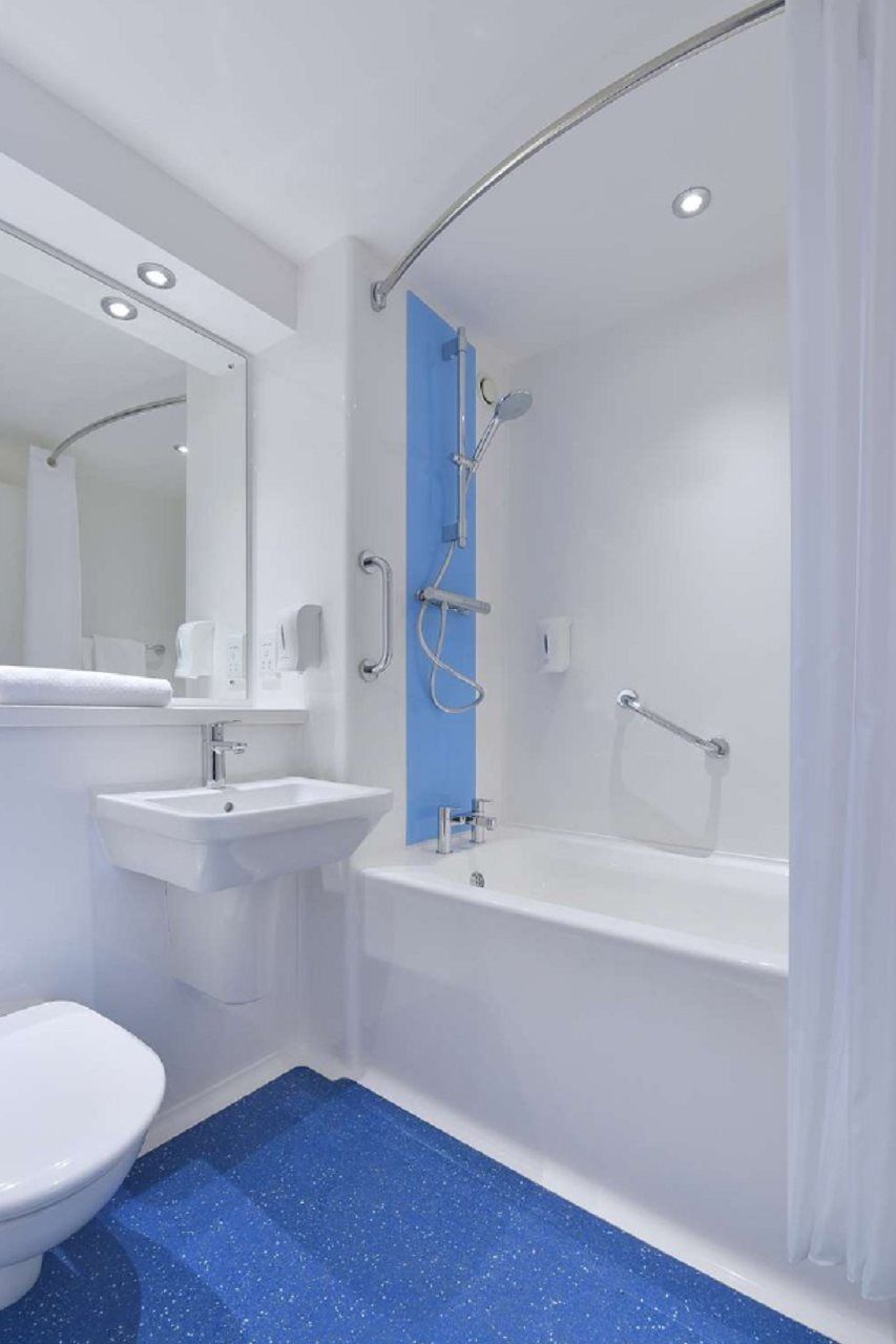 Travelodge London Raynes Park Εξωτερικό φωτογραφία